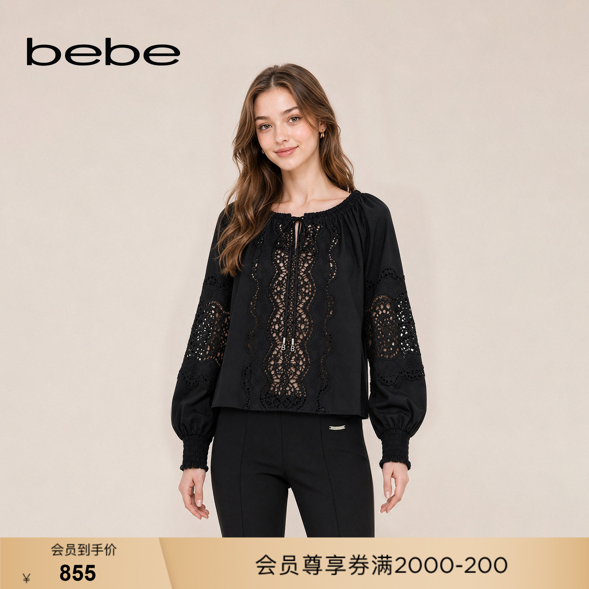 bebe2026夏季新款女士通勤风含棉镂空带抽绳设计一字肩上衣280107图片