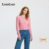 bebe冬季 女士含羊毛羊驼毛仿珍珠LOGO纽扣花纱麻花针织开衫 430509