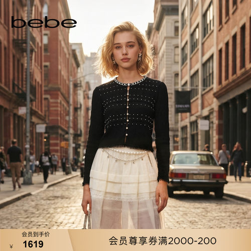 bebe2026秋季新款女士千金风弹力网布蕾丝花边圆领上衣380102