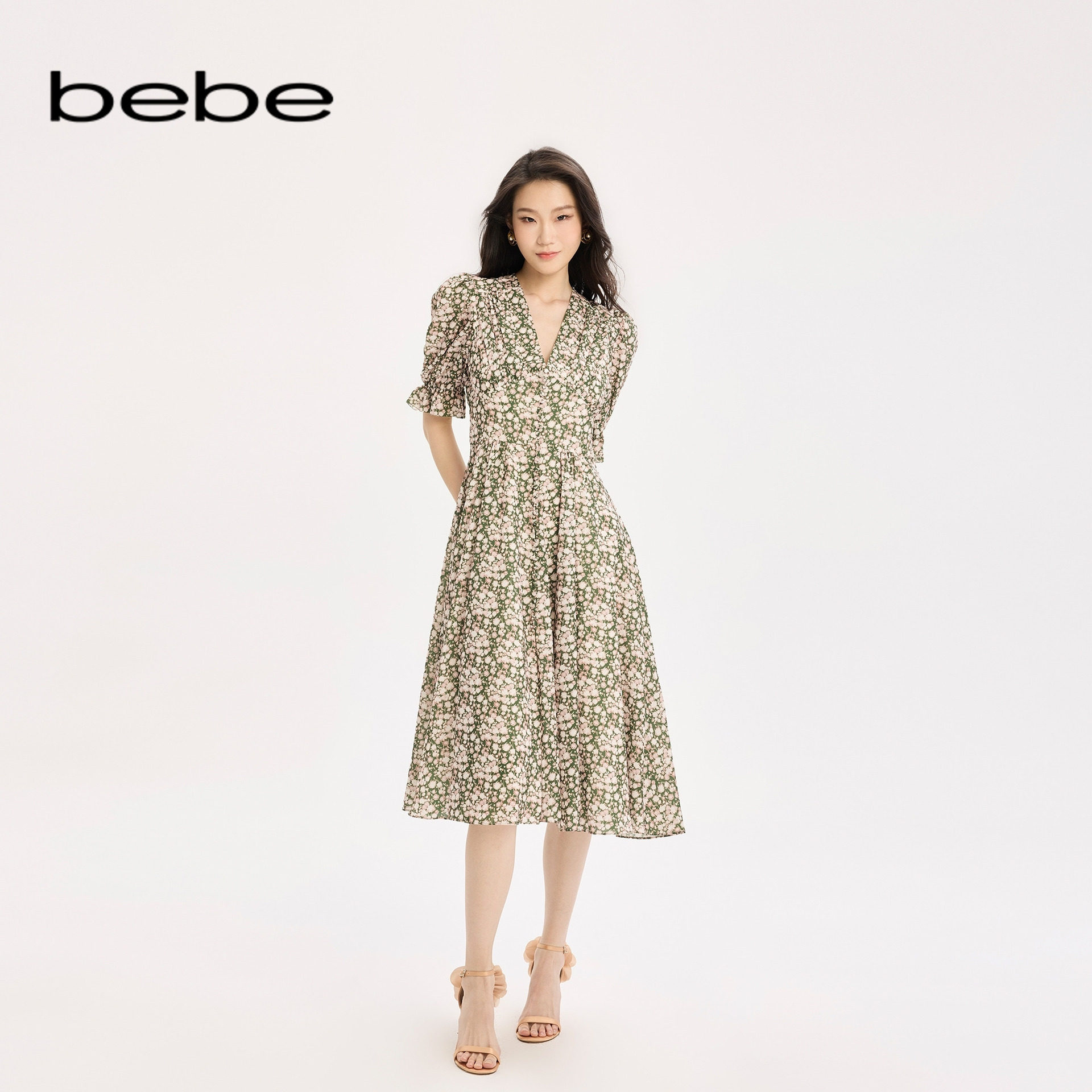 bebe女士V领泡泡袖碎花印花雪纺显瘦长款短袖连衣裙250058图片