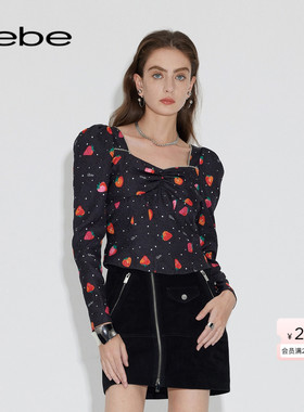 bebe春夏系列女士短款草莓印花大领口泡泡袖荷叶边上衣180102