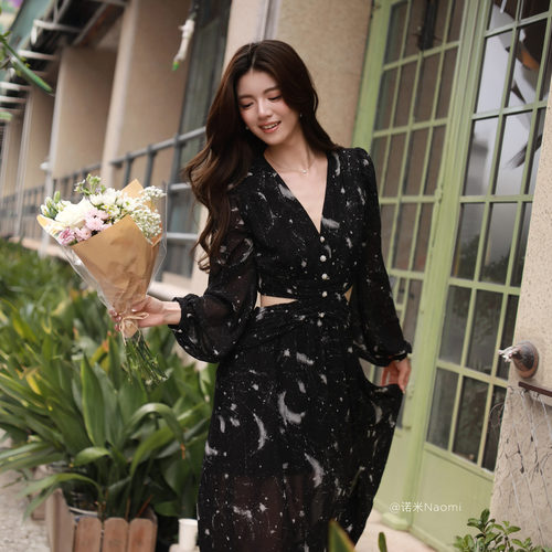 【博主同款】bebe2026秋季新款星空印花洒银工艺雪纺连衣裙350011