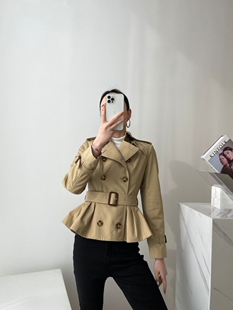 春季新款欧洲站英伦风专柜女士双排扣长袖收腰短款防水风衣