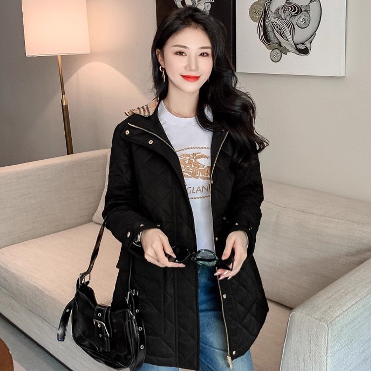 秋冬新款2025年英伦风收腰设计女装连帽中长款经典菱格纯色棉服