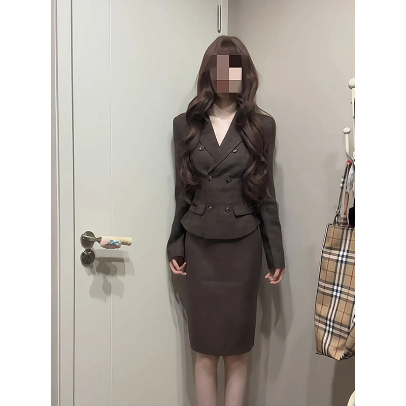 职场通勤金秘书海妖风设计灰咖色小西装外套+半身裙套装秋冬新款