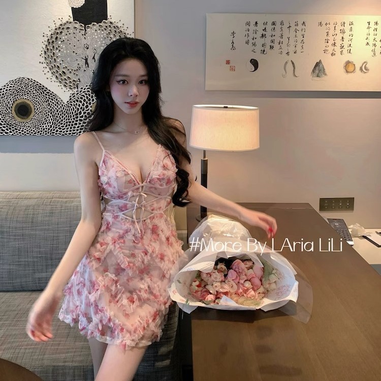 带胸垫镂空睡裙女夏季2025新款吊带性感纯欲风蕾丝甜美网红连衣裙