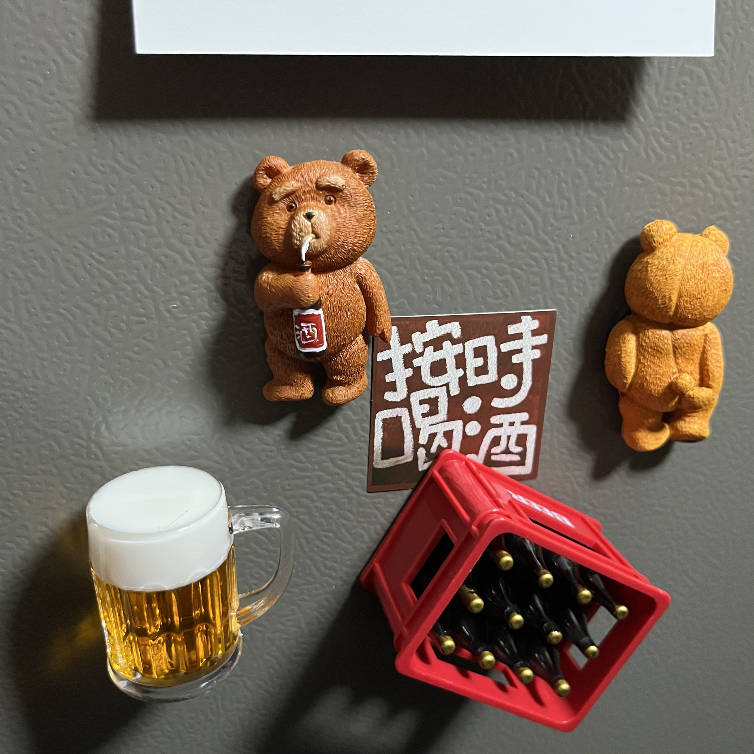 28包邮小熊喝啤酒撅屁股青岛冰箱贴卡通玩偶搞怪可爱家居装饰磁贴