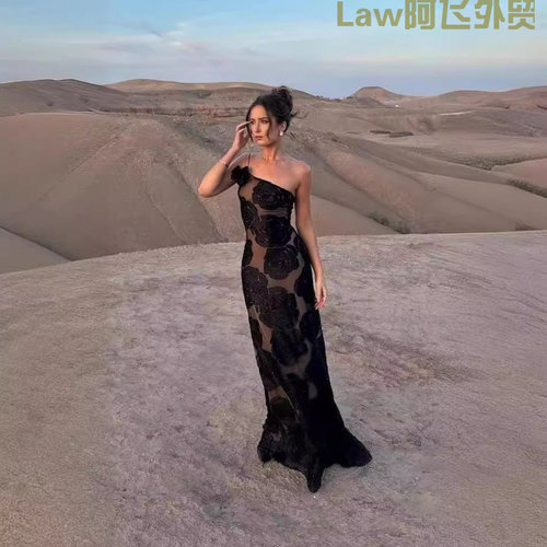 Sexybacklessslimwomen'ssatindr