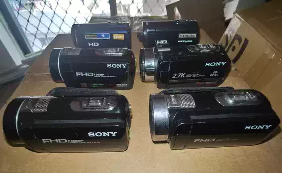 Scraps of Cameras, Second-Hand Dv Camcorders, Video Recorders, Digital Cards That Are Broken or Damaged, Used as Collateral for Debt Settlement
