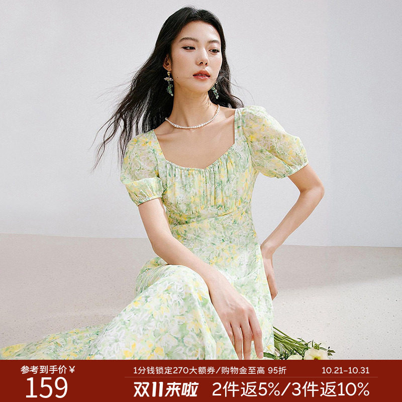 衣香丽影碎花连衣裙女夏装度假风法式方领茶歇裙子