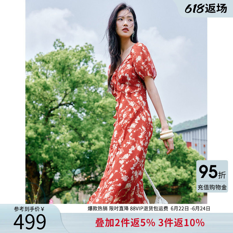 衣香丽影红色方领碎花连衣裙女2026年夏装新款氛围感法式大摆裙子