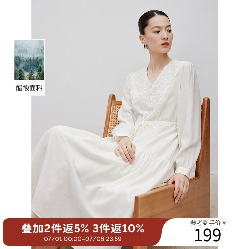 衣香丽影新中式国风连衣裙女2026年春装新款气质白色刺绣蛋糕裙子