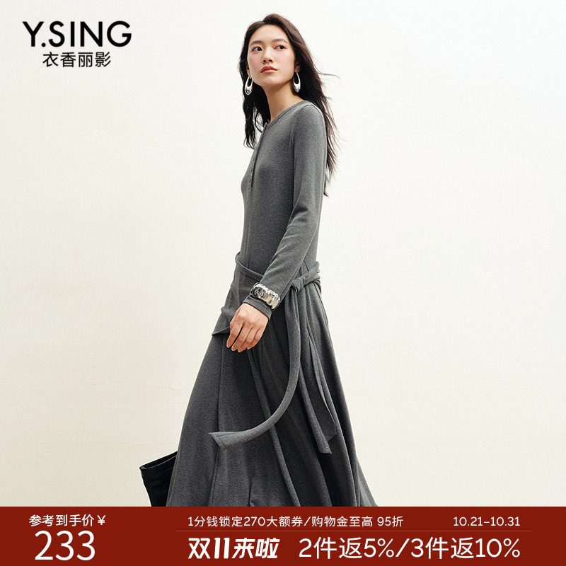 衣香丽影灰色披肩磨毛连衣裙女2026冬装新款高级感格雷系直筒裙子