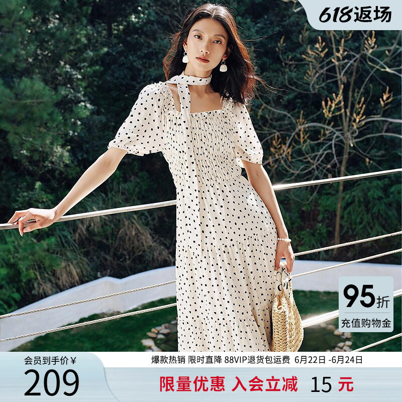 衣香丽影波点连衣裙女2026夏季法式方领茶歇裙泡泡袖茶歇收腰裙子
