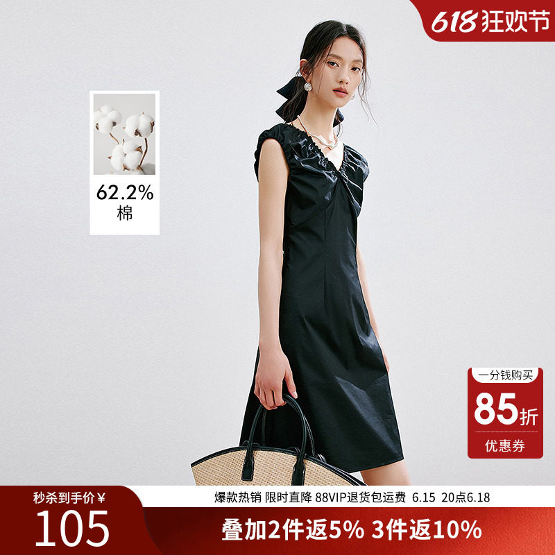 衣香丽影黑色V领碎褶连衣裙女今年夏装修身遮肉小黑裙