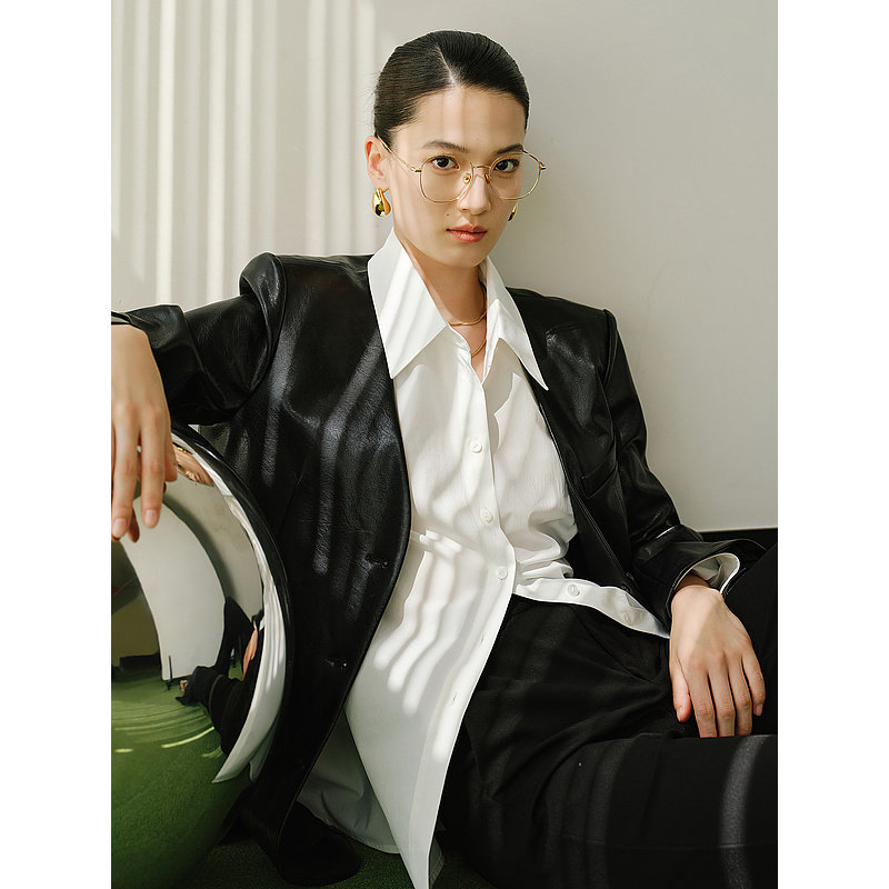 衣香丽影长袖皮衣2026年秋季宽松型女式V领短款单排多扣通勤风
