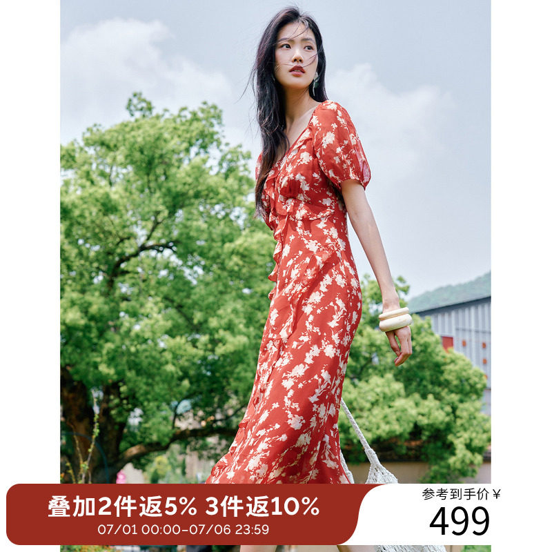 衣香丽影红色方领碎花连衣裙女2026年夏装新款氛围感法式大摆裙子