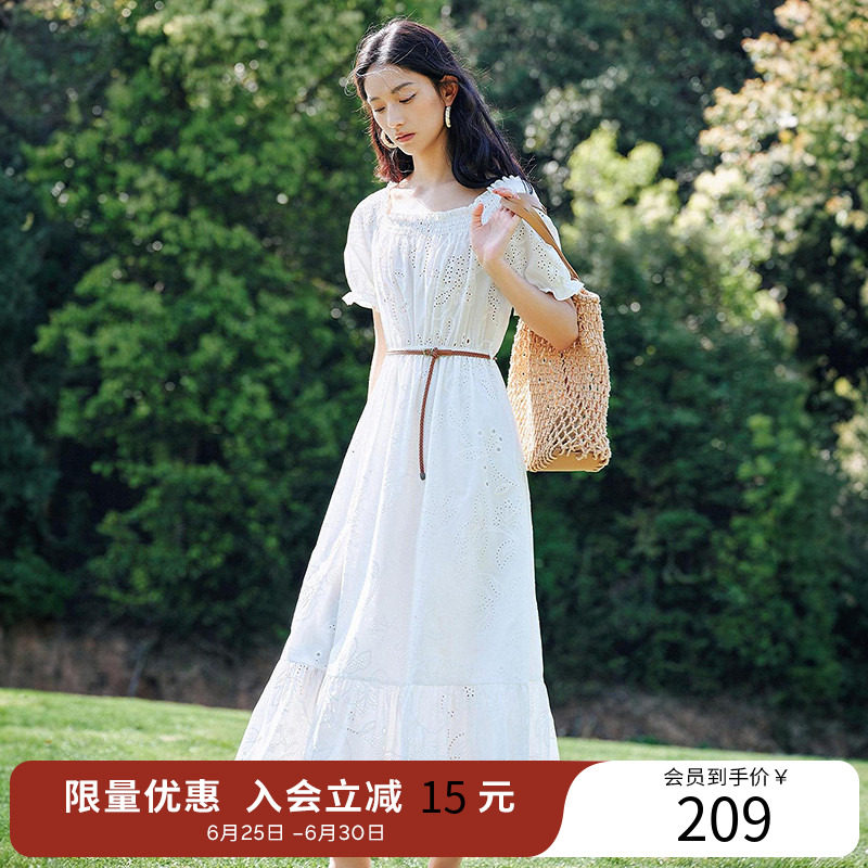 衣香丽影镂空连衣裙女2026年夏装法式一字领小白裙子