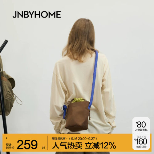 江南布衣斜跨运动通勤休闲包包