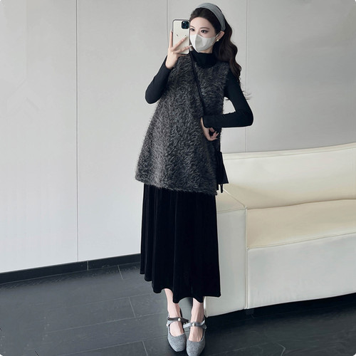 孕妇冬季洋气拼接丝绒连衣裙穿搭