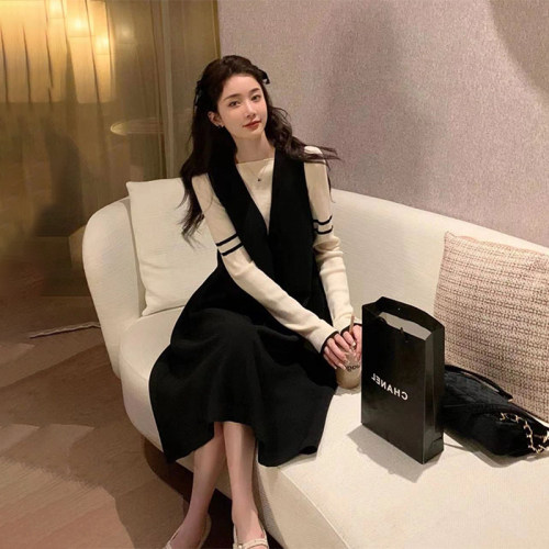 孕妇春秋圆领怀孕期小黑裙两件套