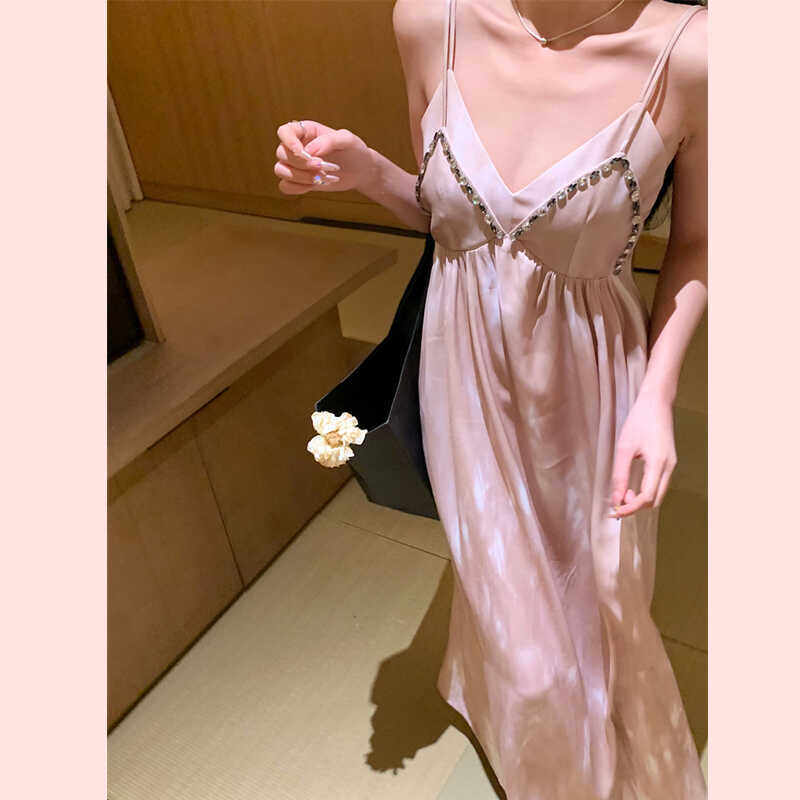 高端孕妇缎面连衣裙时尚款千金氛围感钉珠晕染长裙高腰v领吊带裙