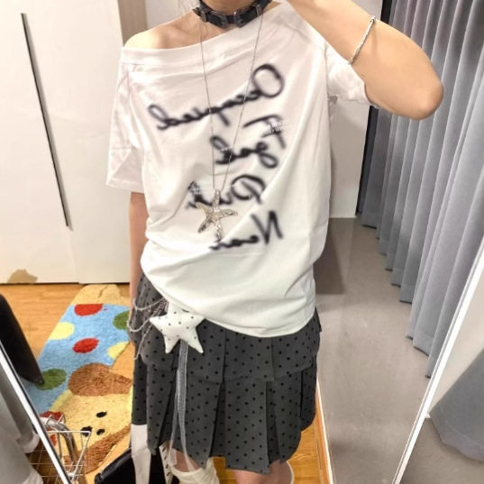 美式复古辣妹斜肩短袖t恤女夏季2026新款宽松慵懒风露肩白色上衣