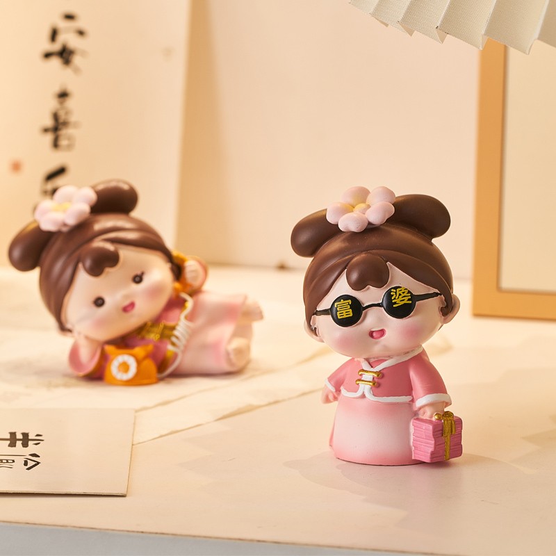 国潮卡通仕女树脂桌面摆件