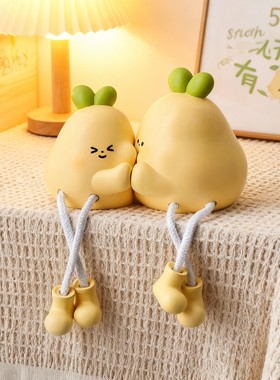 创意可爱抱抱梨吊脚娃娃摆件卧室家居客厅玄关墙上置物架装饰品