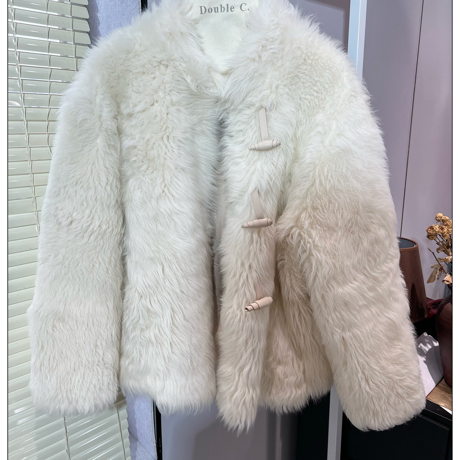 2025冬季新白色羊羔毛皮草上衣女