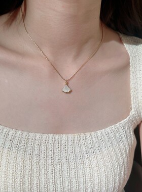 钛钢项链 8650金色小贝小裙子微镶简约温柔锁骨链轻奢精致不掉色