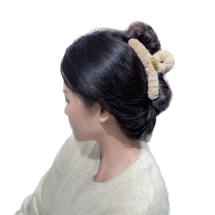 eicini艾西尼毛绒抓夹大号发夹女后脑勺盘发鲨鱼夹新款高级感发饰