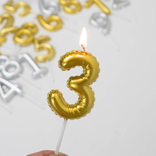 金色数字蜡烛生日蛋糕氛布置