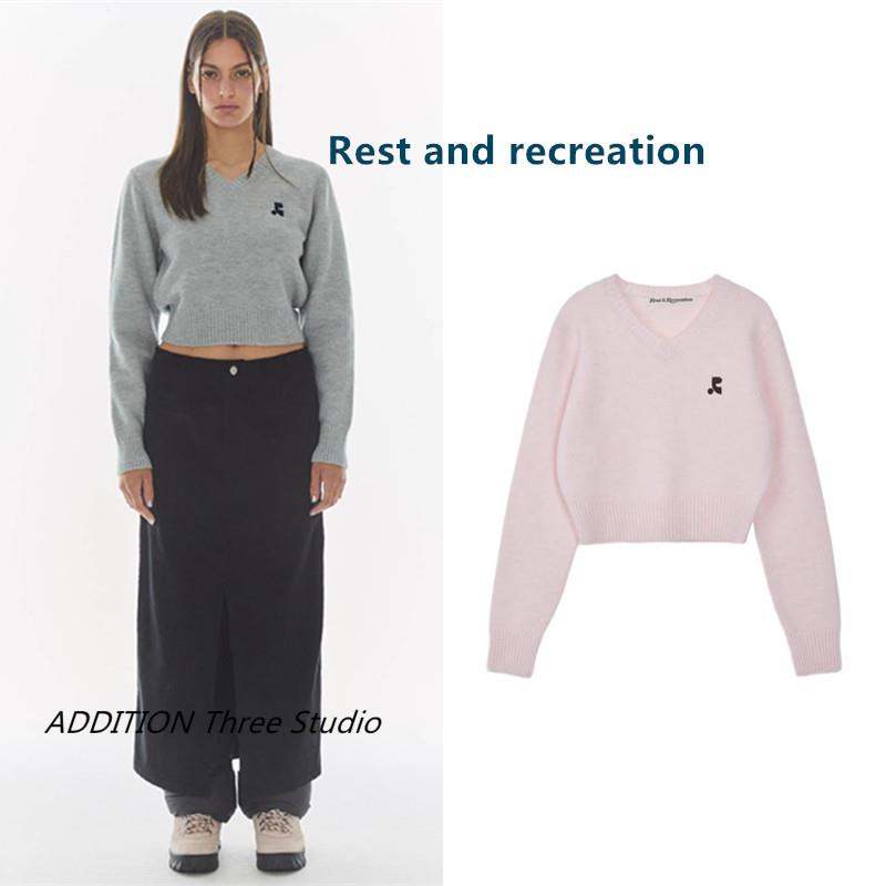 折扣 Rest and recreation 24春秋款V领刺绣宽松短款套头针织毛衣