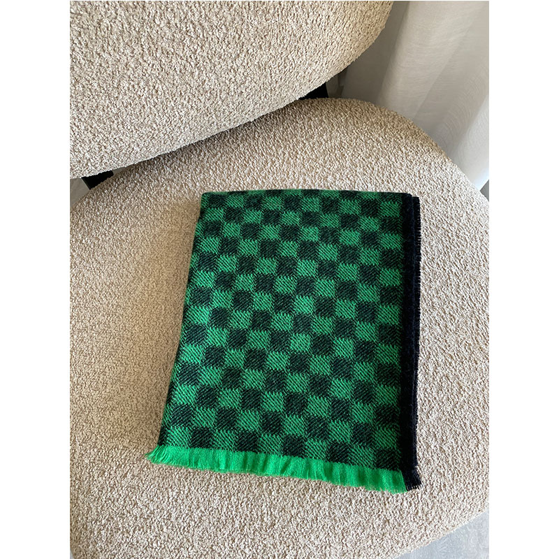 秋冬学生羊毛棋盘格字子加厚围巾舒适保暖男女款空调房披肩毛须围