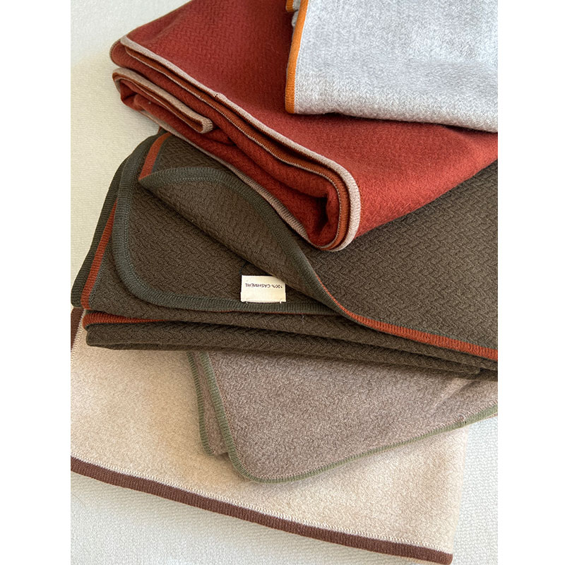 山羊绒纯色彩边包边围巾女士秋冬保暖舒适披肩俩用百搭空调房