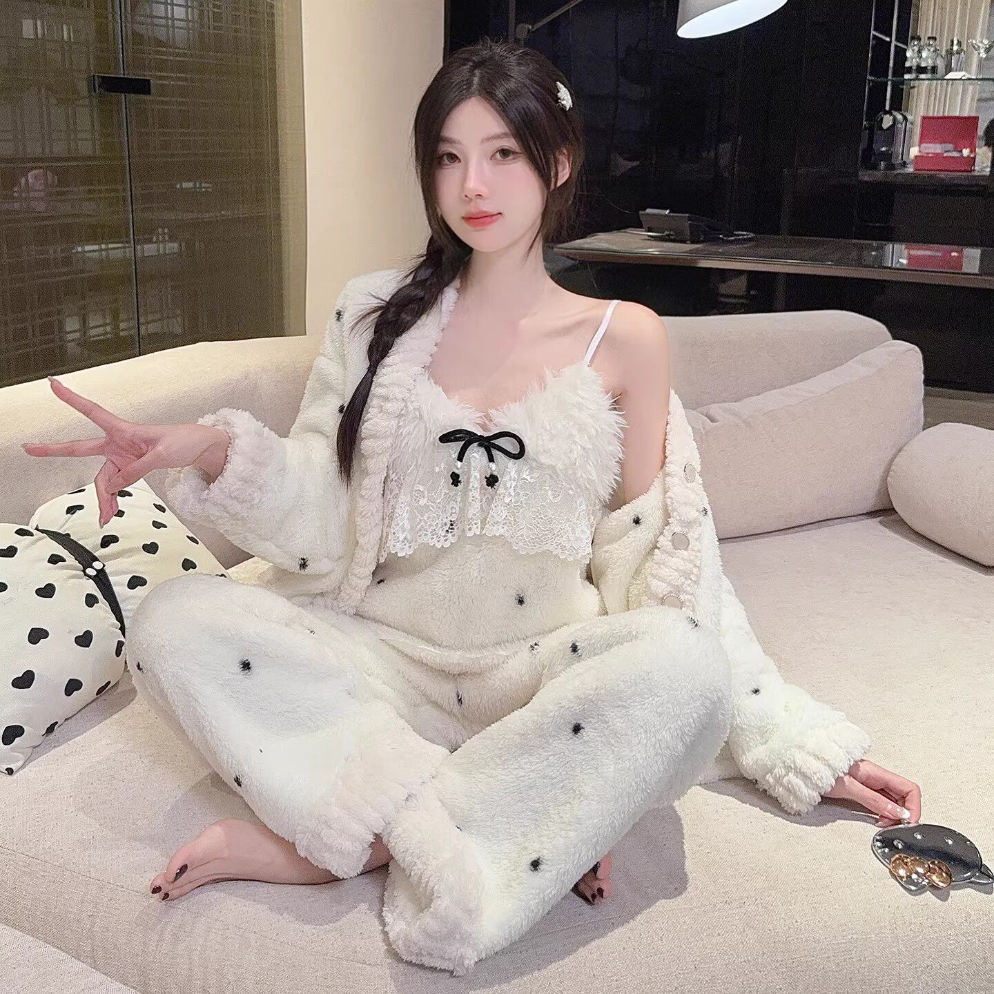 珊瑚绒睡衣女2025新款三件套冬季新款波点加绒加厚保暖外穿家居服