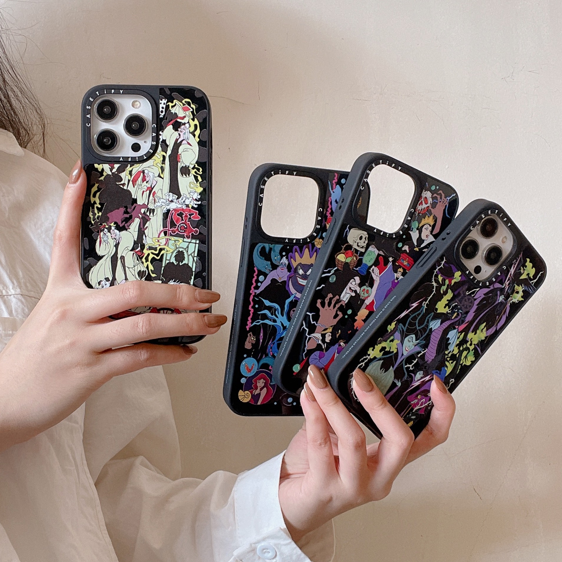 CAS可爱万圣节人物贴纸镜面适用苹果15Pro新款防摔iPhone14PromaxCASE明星同款12promax潮11/13promax保护套