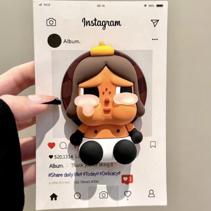 立体棕底菱格哭娃磁吸支架适用MagSafe手机强力吸附桌面懒人支架,3C数码配件,手机支架/手机座,淘宝优惠券,粉丝福利购,淘宝优惠卷