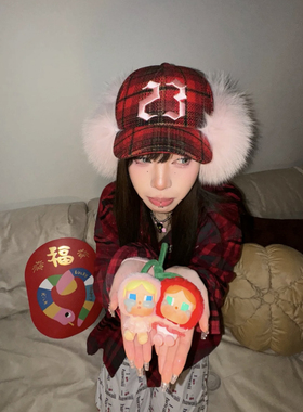 韩国飞行员红色格子毛绒雷锋帽女冬季保暖护耳棒球帽显脸小鸭舌帽