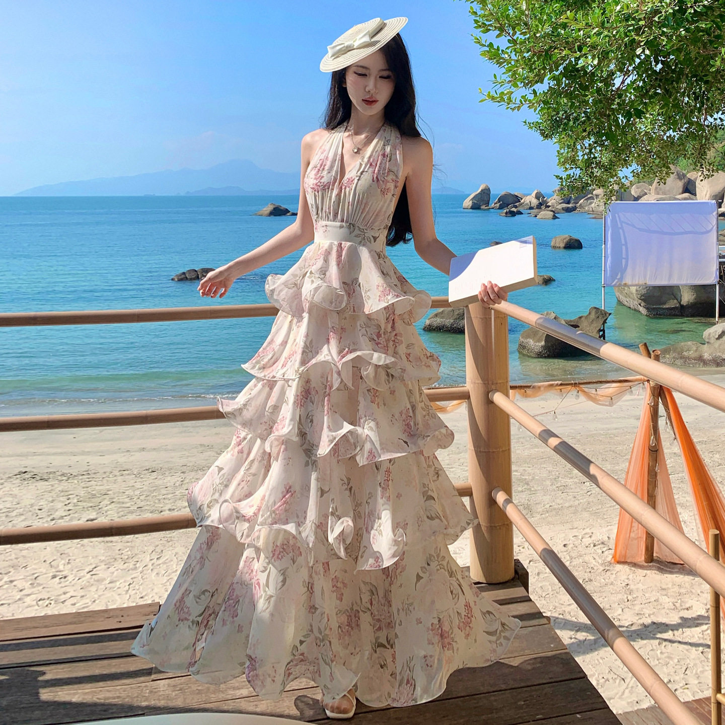 法式度假连衣裙女性感露背挂脖雪纺碎花印花蛋糕长裙气质名媛礼服