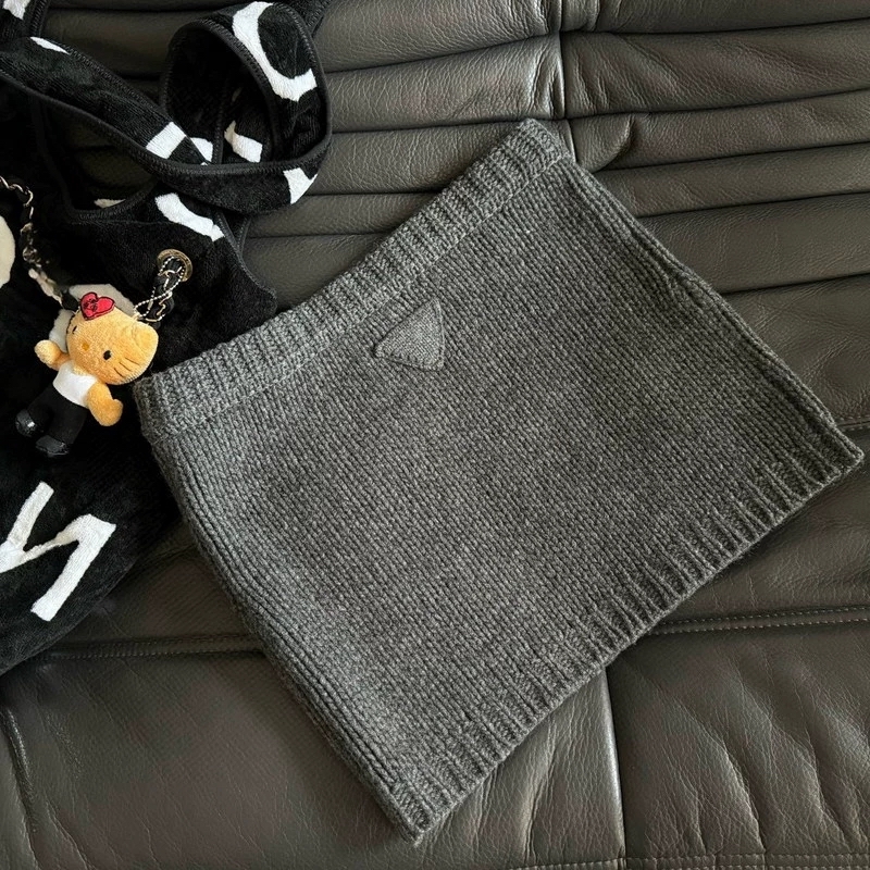 极简设计中腰版型粗针织短裙