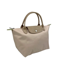 Маленький короткий розовый розовый