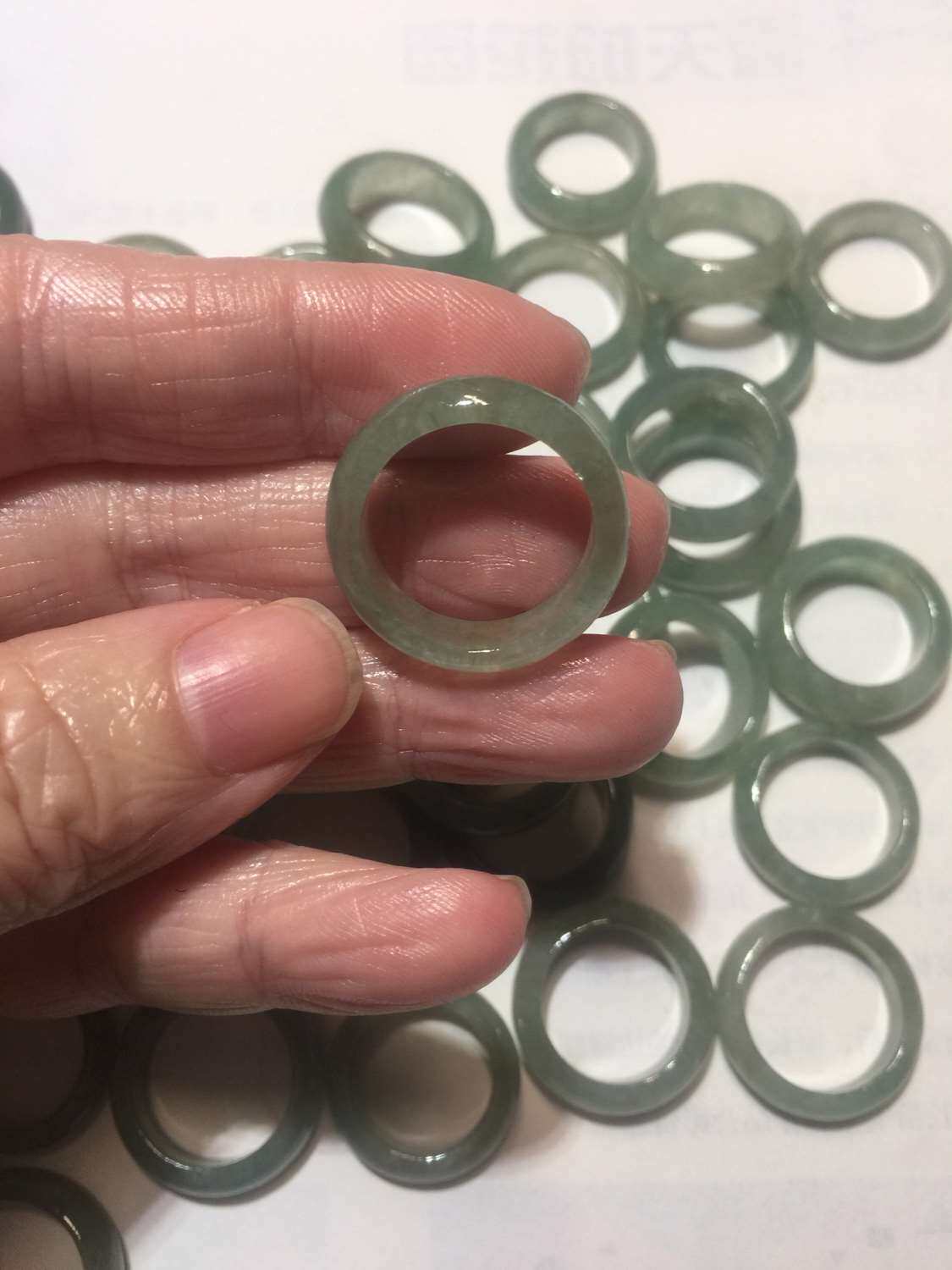 特价包邮缅甸天然翡翠A货冰糯种油青戒圈 戒指 扳指 指环 尺寸全使用感如何?