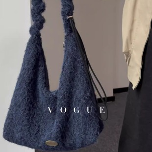 藏青毛绒包~韩气秋冬毛毛包抽绳可调节单肩斜挎包大容量通勤包