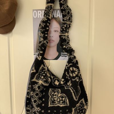 波塞黑2.0复古民族风毛绒斜挎包单肩包可调节肩带通勤包包旅游包