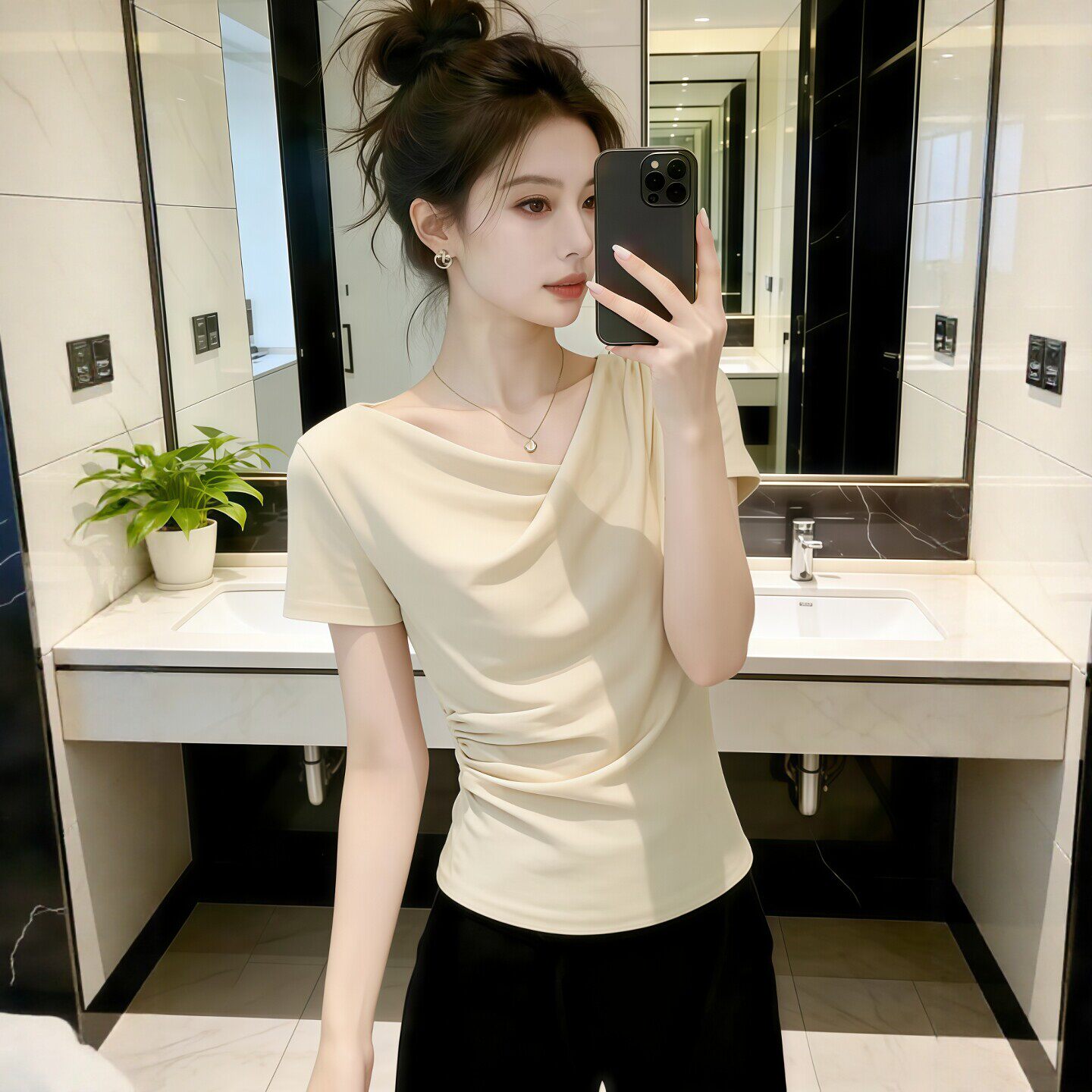 设计感荡领短袖t恤女夏季2026新款今年流行爆款修身显瘦女士上衣