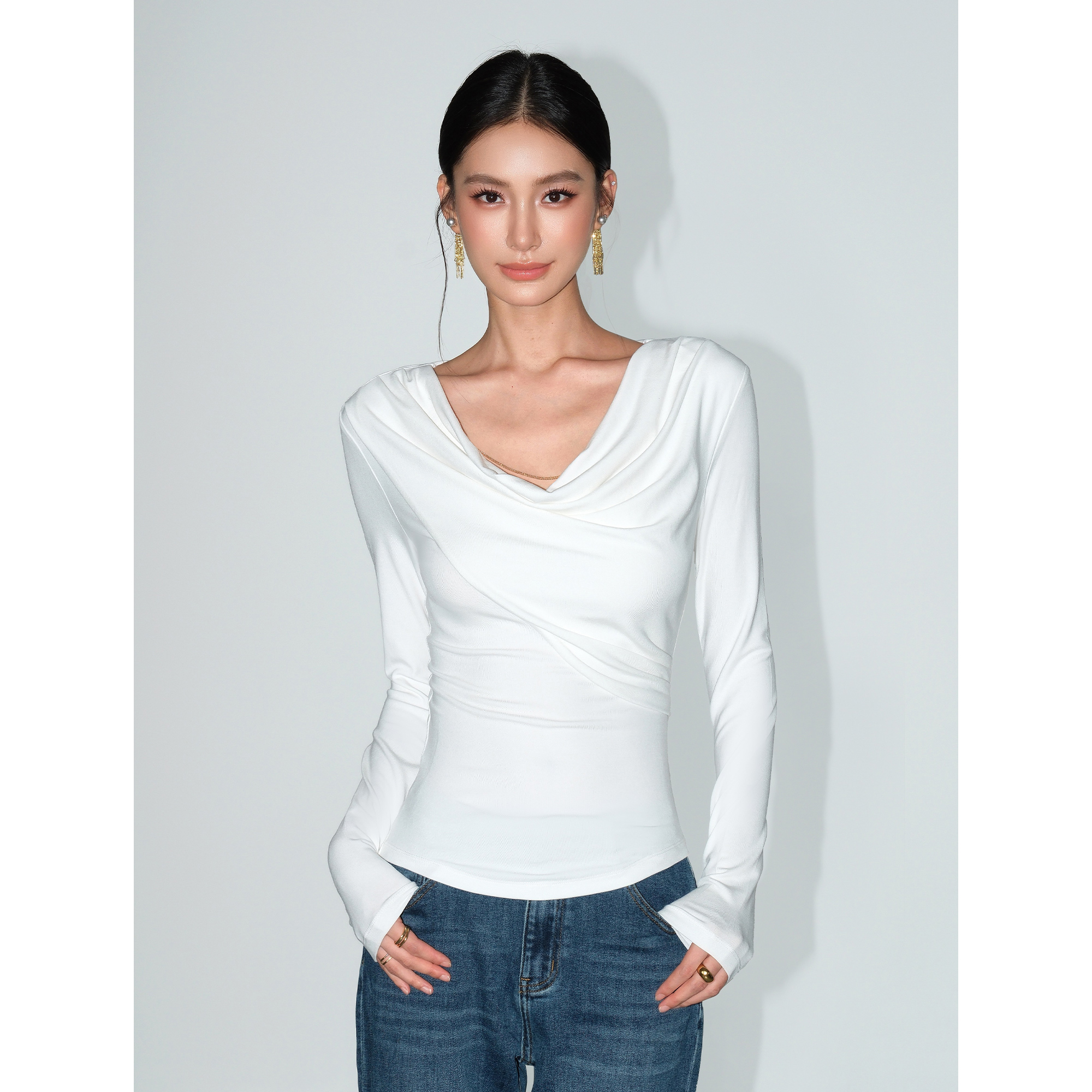 NEVA HU 可拆卸链条丨荡领褶皱针织上衣女设计感收腰长袖打底衫