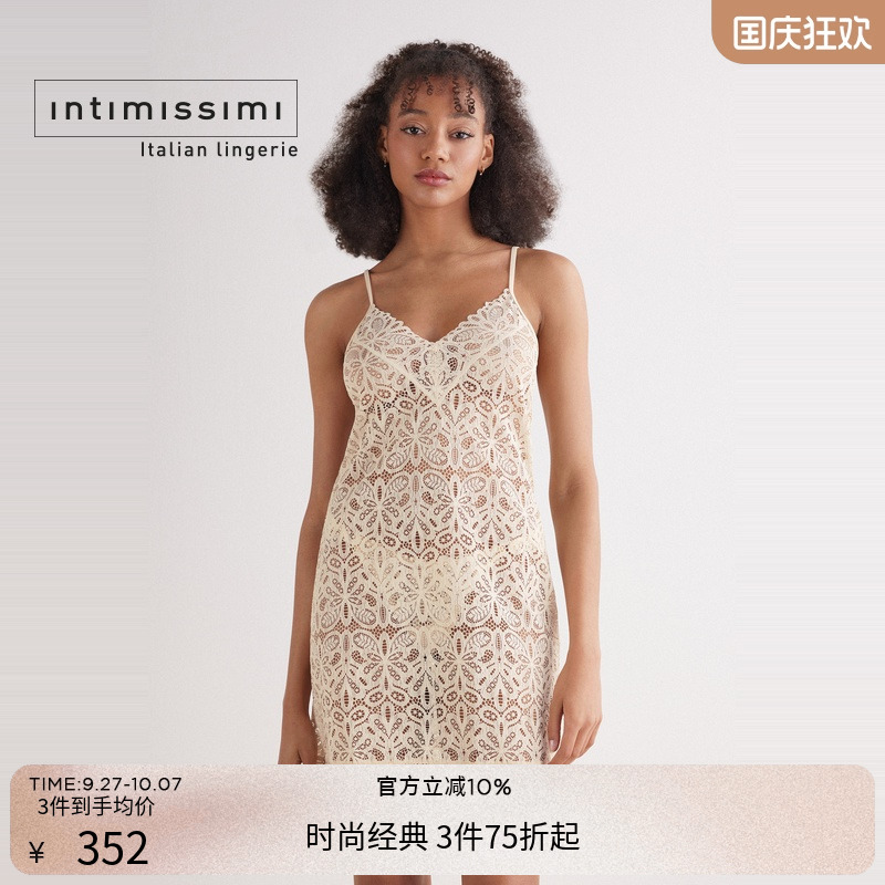 V领意式轻薄花卉蕾丝吊带睡裙