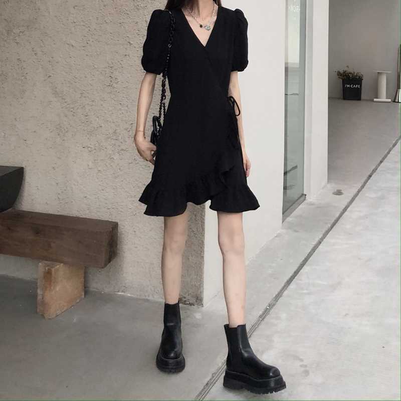 鱼骨法式连衣裙女2022夏季新款黑色赫本风高级气质v领显瘦小黑裙